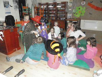 Jesenske čarovniške počitnice v Štorkljini hiši