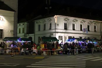 Miklavževa tržnica in dobrodelni Miklavžev koncert v Kobaridu 