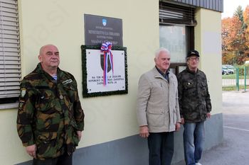 Ob dnevu suverenosti v zadnji vojašnici, ki jo je zapustila JLA (naslov)