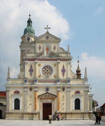 Koncert božičnih pesmi MePZ A. T. Linhart iz Radovljice v cerkvi na Brezjah