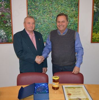 Najboljši cvetlični med prideluje g. Alojz Planinšek iz Zagorice pri Velikem Gabru