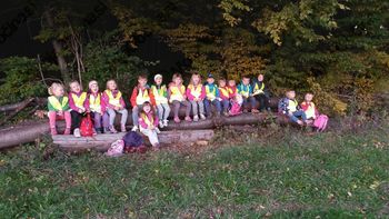 Mladi planinci na pohodu Mladi planinci na pohodu