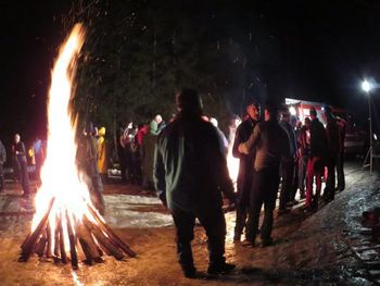 Druženje in malica ob ognju