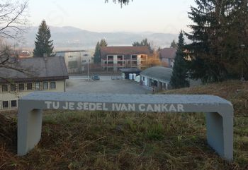 Basen o neki klopci