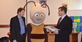 Obisk čebelarjev v sklopu akcije ČZS "Svetovni dan čebel združuje Slovence in povezuje svet"
