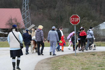 Člani ŠKD Bregar na pustno nedeljo odganjali zimo 