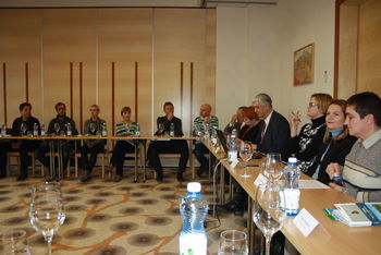 Odprli dve razstavi in izvedli okroglo mizo Odprli dve razstavi in izvedli okroglo mizo