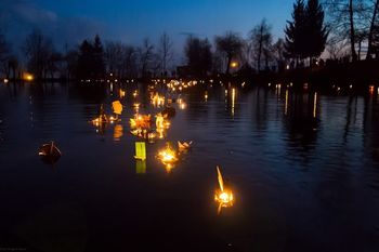 Spuščanje ladjic po Temenici Spuščanje ladjic po Temenici