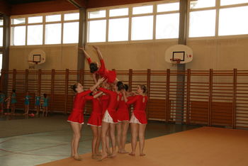 Nastop mladih deklet v ritmični in estetski gimnastiki na Brdu