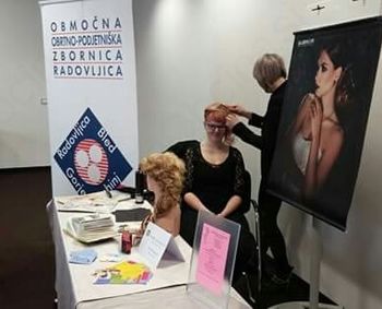 Članice frizerske sekcije pri OOZ Radovljica so se predstavile na poročnem sejmu na Bledu