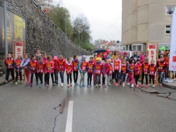 Slabo vreme ni pokvarilo tekaškega vzdušja na 10. teku po ulicah Tržiča
