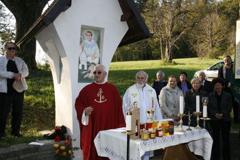 Sveta maša za zdravo in dobro letino pri čebelah in za pokojne čebelarje na Brdu