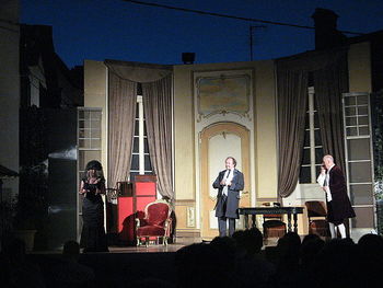 PRIPRAVE OPERNE PREDSTAVE DON PASQUALE NA OTVORITVI KNOBLEHARJEVIH DNEVIOV V ŠKOCJANU V SOBOTO, 25.6.2016 PRED OBČINSKO STAVBO V ŠKOCJANU