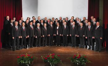 Mogočni po številu in pestrosti glasov, v skladbah harmonični in uglašeni