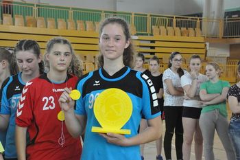 Naša dekleta so bila zelo uspešna na mednarodnem turnirju HARPASTON CUP