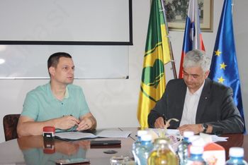 Podpis pogodbe za rekonstrukcijo lokalne ceste Brezje - Koroška vas
