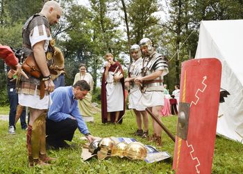 Predsednik Pahor med Rimljani na Vrhniki