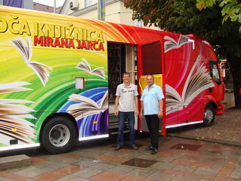 Nov bibliobus za ljubitelje knjig 