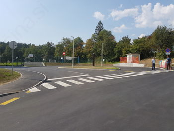 OBRAČALIŠČE PRI ŠOLI IN NOV PLOČNIK V SREDIŠČU PREDDVORA