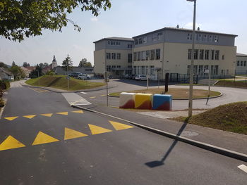 OBRAČALIŠČE PRI ŠOLI IN NOV PLOČNIK V SREDIŠČU PREDDVORA