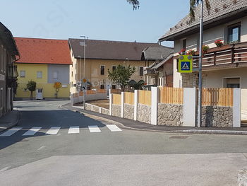 OBRAČALIŠČE PRI ŠOLI IN NOV PLOČNIK V SREDIŠČU PREDDVORA