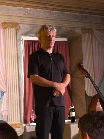 IZTOK MLAKAR DODAL ČEŠNJO NA VRHUNSKE GLASBENE VEČERE V TRŽIŠKEM MUZEJU