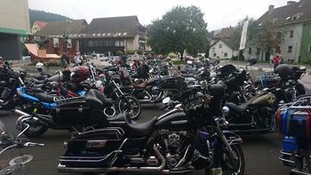 Na Ravne prihrumelo sedemdeset  motorjev