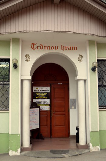 RAZSTAVA  »VITRAŽEV« V TRDINOVEM HRAMU