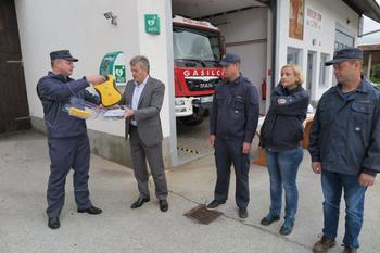Defibrilatorja tudi v Ljubnem in na Vurnikovem trgu Defibrilatorja tudi v Ljubnem in na Vurnikovem trgu