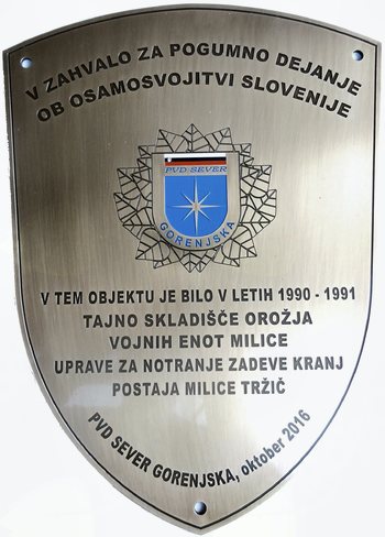 V OBČINI TRŽIČ ODKRIVAMO PRVO SPOMINSKO PLOŠČO V ZAHVALO ZA POGUMNO DEJANJE OB OSAMOSVOJITVI SLOVENIJE