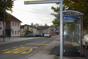 Sredi Mirne Peči novo avtobusno postajališče