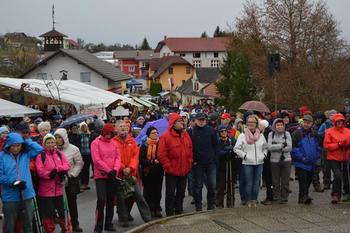 Kljub slabemu vremenu vrhunsko vzdušje na jubilejni Levstikovi poti Kljub slabemu vremenu vrhunsko vzdušje na jubilejni Levstikovi poti