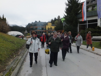 Invalidi na kopnaju v Termah Topolščica in ogledu Ekomuzeja hmeljarstva ter pivovarstva v Žalcu 
