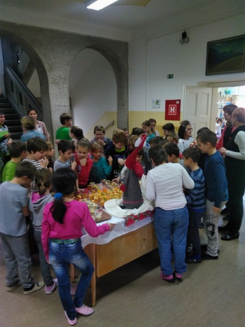 UŽIVANJE SADJA IN SADNIH NAPITKOV