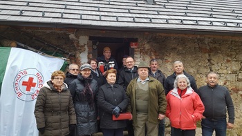 V neurju poškodovano ostrešje popravili z uspešno akcijo Rdečega križa