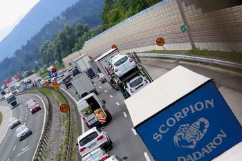 Bosta na Vrhniki v prihodnosti vozila "pešbus" in "bicivlak"?