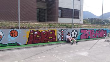 Poslikava stene na športnem igrišču v Taboru