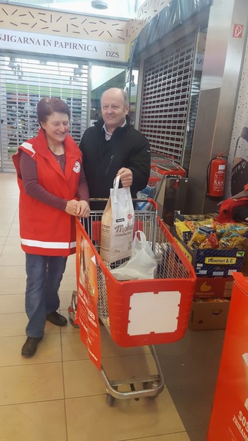 Izjemnen odziv na akcijo zbiranja hrane 