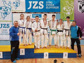 Urška Bernard in Nuša Perovnik kadetski državni prvakinji v judu