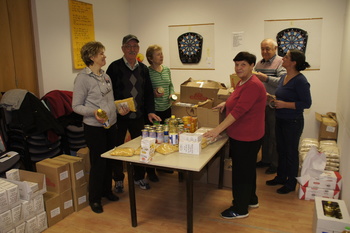 Prostovoljke in prostovoljci pripravili 50 humanitarnih paketov
