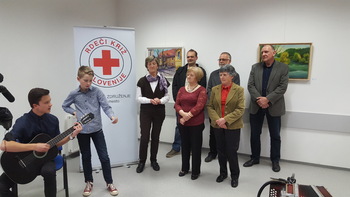 Člani Likovne sekcije KUD Dolenjske Toplice razstavljajo v prostorih OZRK Novo mesto