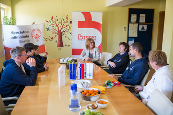Športniki CUDV Radovljica s kolajnami z zimskih svetovnih iger Specialne olimpijade