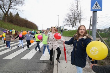 Dolgo verigo s Patricijo Pavlič je sestavljalo več kot 1000 mladih in starejših.