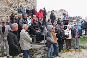 Vrhniški upokojenci obiskali zeleno  dolino in Knežje mesto