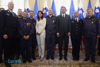 Gasilci, civilna zaščita, reševalci, župan... pri predsedniku Pahorju