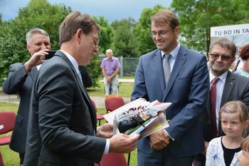 Prireditev ob pričetku gradnje večnamenske dvorane pri OŠ Koroških jeklarjev – podružnici Kotlje