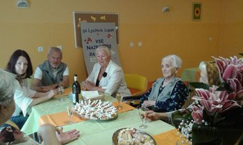Obisk pri najstarejši občanki Obisk pri najstarejši občanki