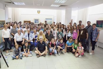 umetniki z udeleženci Malega likovnega tabora