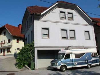 POMANJKLJIVO RAZUMEVANJE VAROVANJA KULTURNE DEDIŠČINE IN NERESNIČNE TRDITVE V PRISPEVKU BOROVNICA 1825