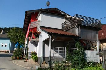 POMANJKLJIVO RAZUMEVANJE VAROVANJA KULTURNE DEDIŠČINE IN NERESNIČNE TRDITVE V PRISPEVKU BOROVNICA 1825